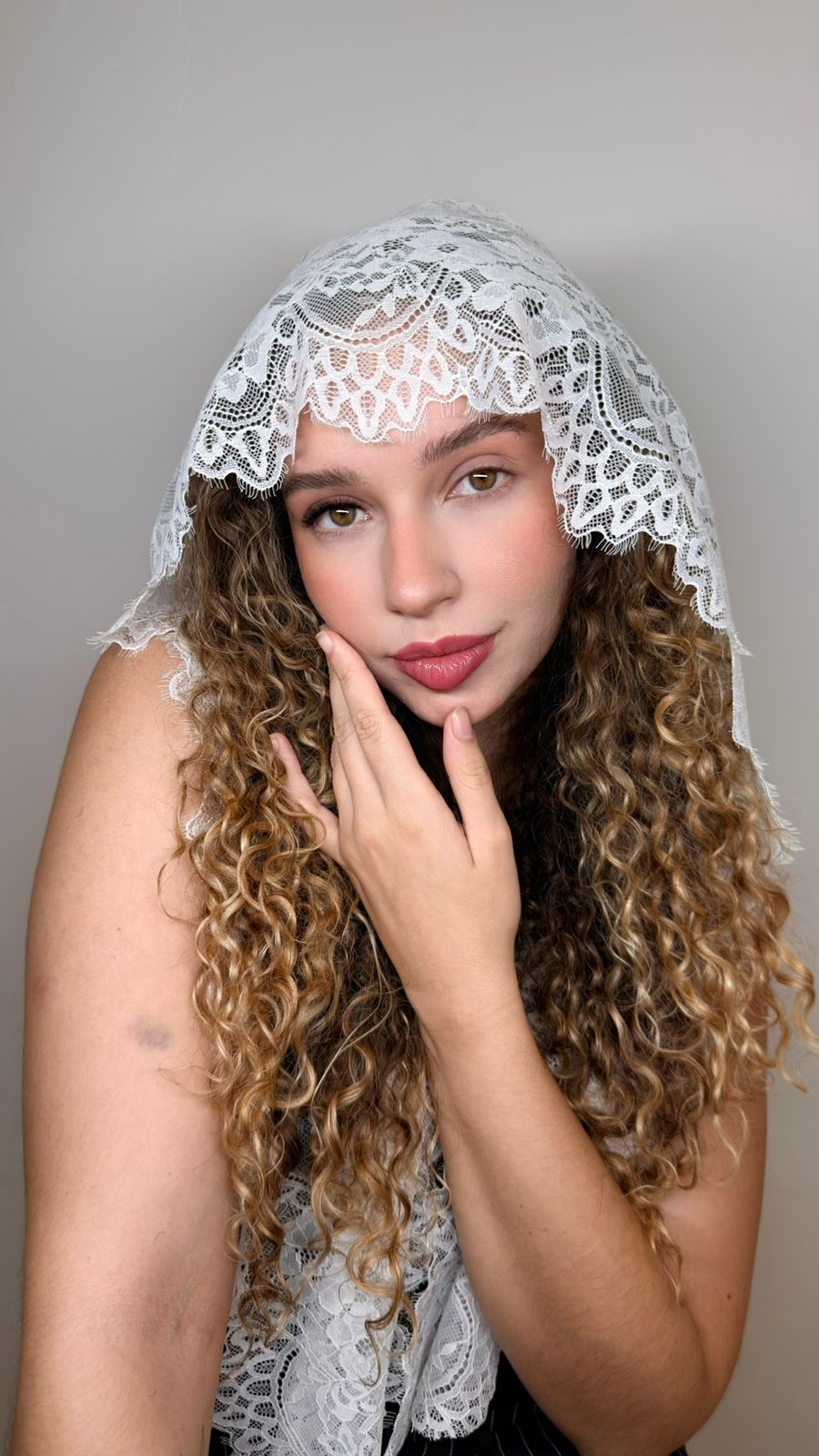 Cliente com producao de beleza destacando os servicos